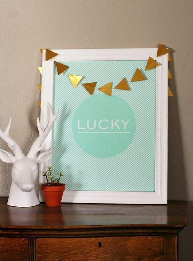 St Patricks Day Decor Ideas - St. Patrick’s Day LUCKY Print - DIY St. Patrick's Day Party Decorations and Home Decor Crafts - Projects for Walls, Hanging Banners, Wreaths, Tabletop Centerpieces and Party Favors - Green Shamrocks, Leprechauns and Cute and Easy Do It Yourself Decor For Parties - Cheap Dollar Store Ideas for Those On A Budget http://diyjoy.com/diy-st-patricks-day-decor
