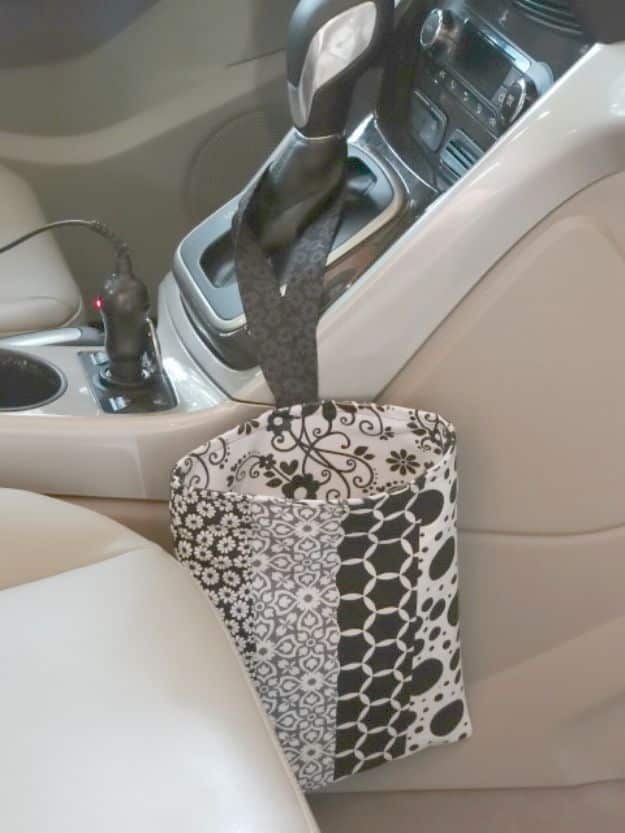 Car Organization Ideas - Easy Trash Bag for your Car - DIY Tips and Tricks for Organizing Cars - Dollar Store Storage Projects for Mom, Kids and Teens - Keep Your Car, Truck or SUV Clean On A Road Trip With These solutions for interiors and Trunk, Front Seat - Do It Yourself Caddy and Easy, Cool Lifehacks #car #diycar #organizingideas