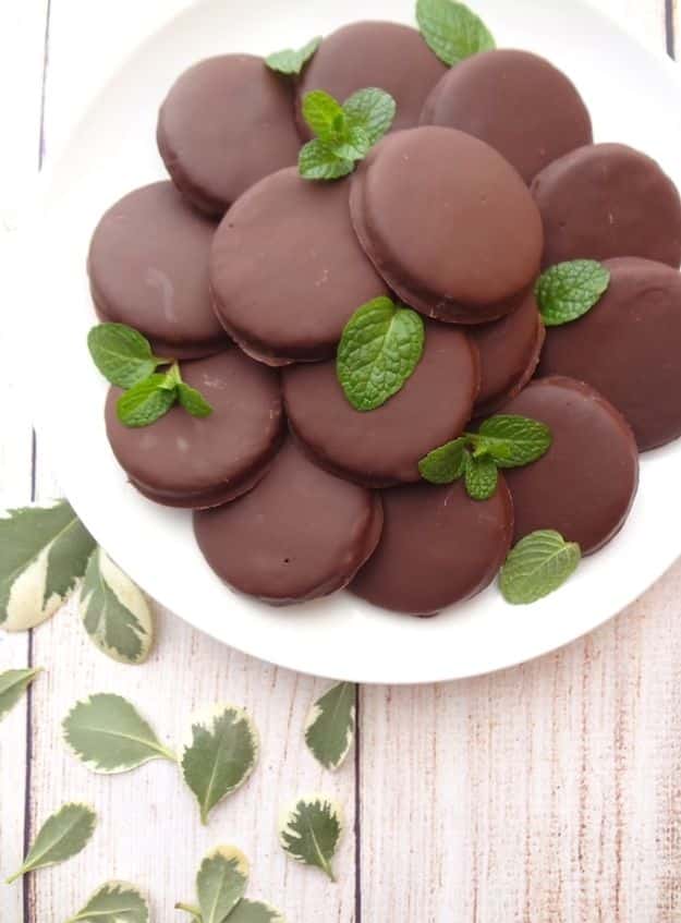 Gluten Free Desserts - Gluten Free Thin Mint Cookies - Easy Recipes and Healthy Recipe Ideas for Cookies, Cake, Pie, Cupcakes, Cheesecake and Ice Cream - Best No Sugar Glutenfree Chocolate, No Bake Dessert, Fruit, Peach, Apple and Banana Dishes - Flourless Christmas, Thanksgiving and Holiday Dishes #glutenfree #desserts #recipes