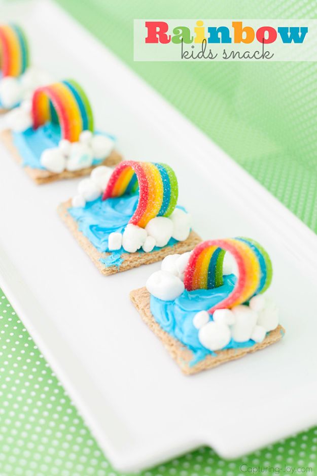 Best Recipes To Teach Your Kids To Cook - Graham Cracker Rainbow Weather Snack - Easy Ideas To Show Children How to Prepare Food - Kid Friendly Recipes That Boys and Girls Can Make Themselves - No Bake, 5 Minute Foods, Healthy Snacks, Salads, Dips, Roll Ups, Vegetables and Simple Desserts - Recipes To Learn How To Make Fun Food http://diyjoy.com/best-recipes-teach-kids-to-cook