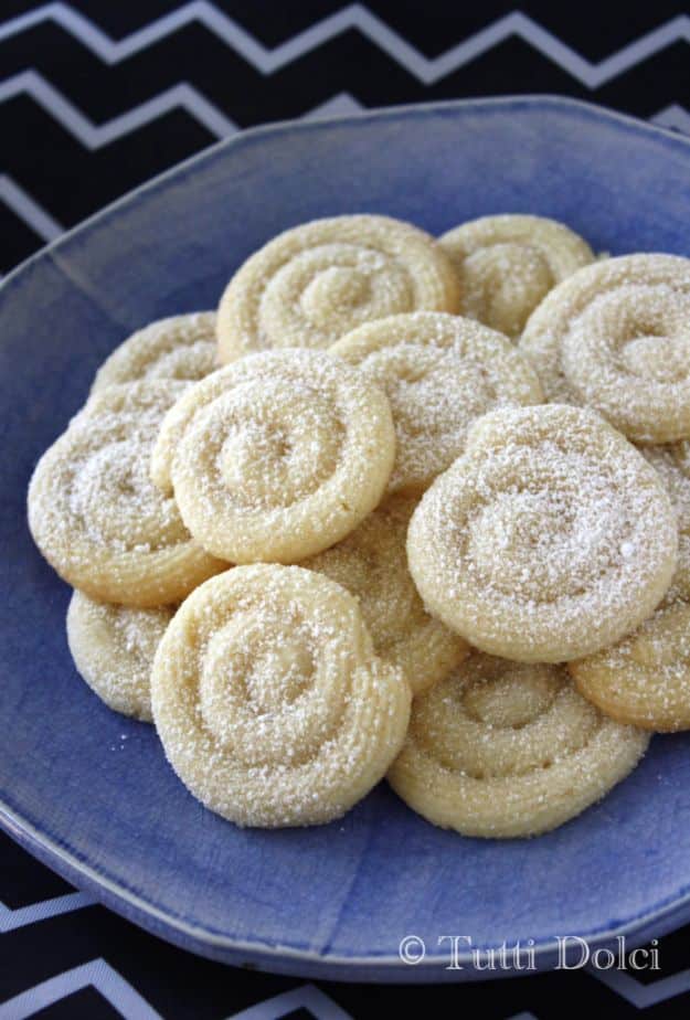 Best Recipes To Teach Your Kids To Cook - Norwegian Butter Cookies - Easy Ideas To Show Children How to Prepare Food - Kid Friendly Recipes That Boys and Girls Can Make Themselves - No Bake, 5 Minute Foods, Healthy Snacks, Salads, Dips, Roll Ups, Vegetables and Simple Desserts - Recipes To Learn How To Make Fun Food http://diyjoy.com/best-recipes-teach-kids-to-cook