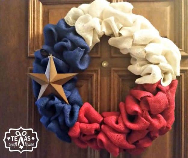 DIY Ideas For Everyone Who Loves Texas - Texas Wreath - Cute Lone Star State Crafts In The Shape of Texas - Best Texan Quotes, Sayings and Signs for Your Porch and Home - Easy Texas Themed Decorating Ideas - Country Crafts, Rustic Home Decor, String Art and Map Projects Shaped Like Texas - Decor for Living Room, Bedroom, Bathroom, Kitchen and Yard http://diyjoy.com/diy-ideas-Texas