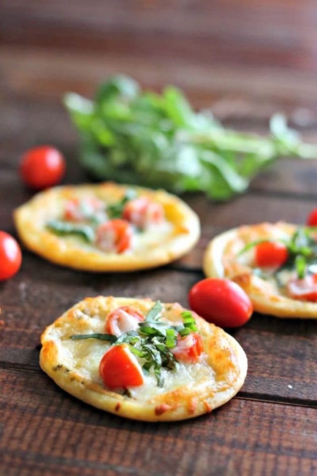 Gluten Free Appetizers - Tomato Basil Pizza Bites - Easy Flourless and Glutenfree Snacks, Wraps, Finger Foods and Snack Recipes - Recipe Ideas for Gluten Free Diets #glutenfree 