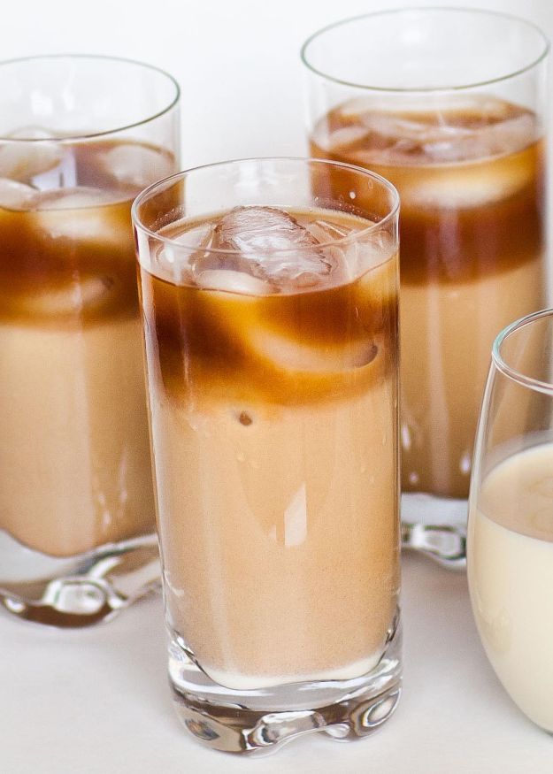 Coffee Drink Recipes - Iced Vanilla-Flavored Thai Coffee - Easy Drinks and Coffees To Make At Home - Frozen, Iced, Cold Brew and Hot Coffee Recipe Ideas - Sugar Free, Low Fat and Blended Drinks - Mocha, Frappucino, Caramel, Chocolate, Latte and Americano - Flavored Coffee, Liqueur and After Dinner Drinks With Alcohol, Dessert Ideas for Parties #coffeedrinks #coffeerecipes #coffee #drinkrecipes