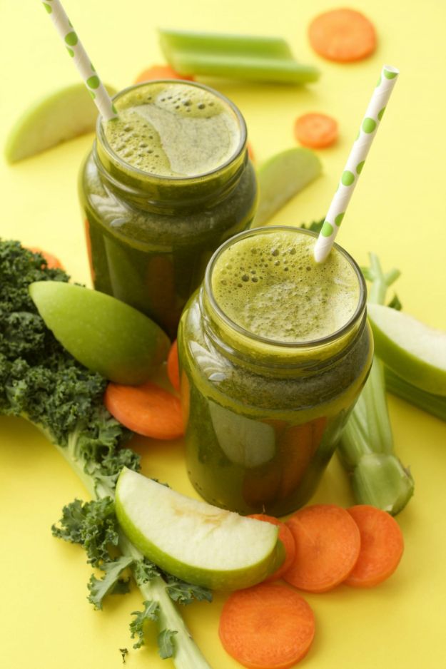DIY Juice Recipes for Health, Detox and Energy - Apple Carrot Celery And Kale Juice - Juicing for Beginners With Fruit and Vegetables - Recipe Ideas and Mixes for Juices That Promote Weightloss, Help With Inflammation, For Cancer, For Skin, Cleanse and for Fat Burning - Try These for Kids, for Breakfast, Lunch and Post Workout 