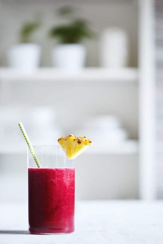 DIY Juice Recipes for Health, Detox and Energy - Beet & Pineapple Juice - Juicing for Beginners With Fruit and Vegetables - Recipe Ideas and Mixes for Juices That Promote Weightloss, Help With Inflammation, For Cancer, For Skin, Cleanse and for Fat Burning - Try These for Kids, for Breakfast, Lunch and Post Workout 