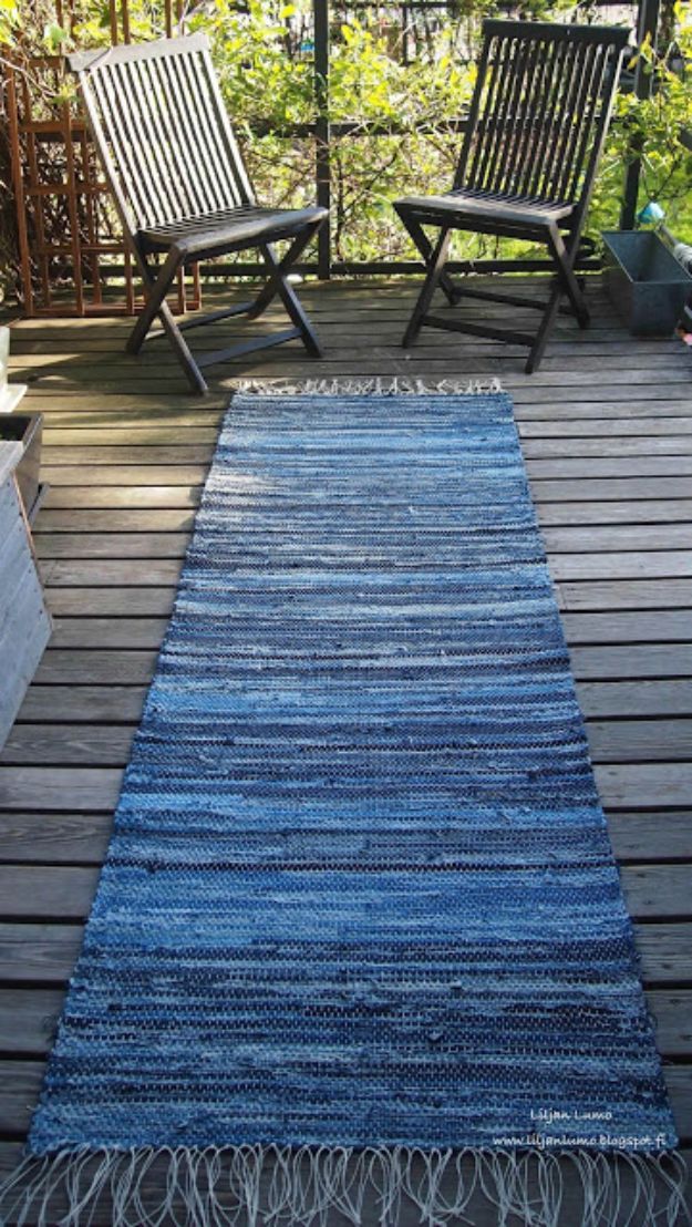 Blue Jean Upcycles - Blue Jeans Runner - Ways to Make Old Denim Jeans Into DIY Home Decor, Handmade Gifts and Creative Fashion - Transform Old Blue Jeans into Pillows, Rugs, Kitchen and Living Room Decor, Easy Sewing Projects for Beginners #sewing #diy #crafts #upcycle