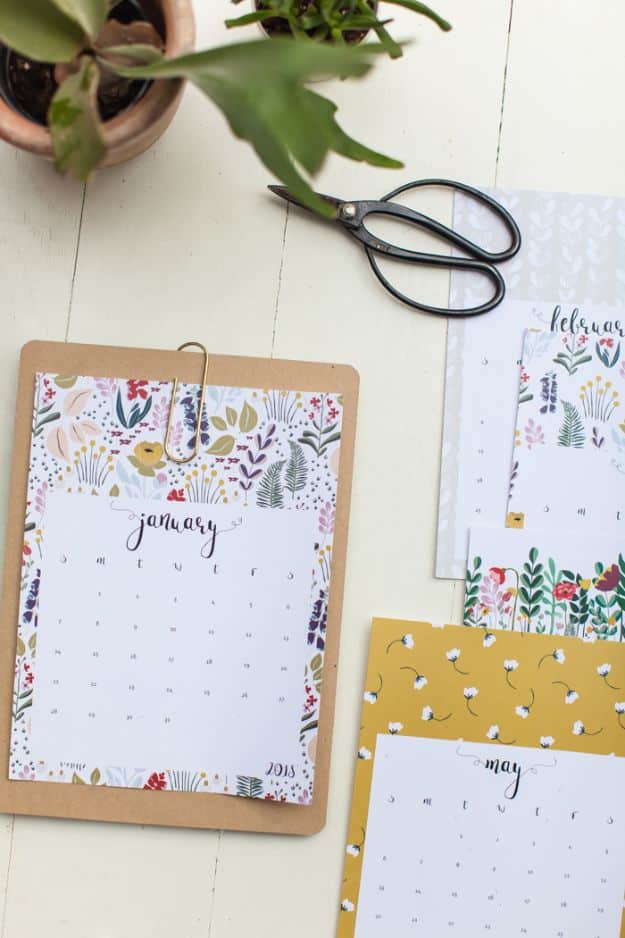DIY Calendars - Cool Calendar To Print - Homemade Calender Ideas That Make Great Cheap Gifts for Christmas - Desk, Wall and Glass Dry Erase Organizing Calendar Projects With Step by Step Tutorials - Paint, Stamp, Magnetic, Family Planner and Organizer #diycalendar #diyideas #crafts #calendars #organizing #diygifts #calendars #diyideas
