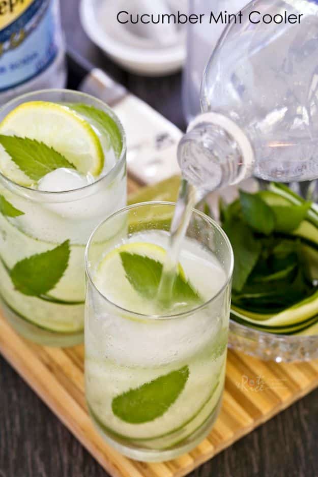 DIY Juice Recipes for Health, Detox and Energy - Cucumber Mint Cooler - Juicing for Beginners With Fruit and Vegetables - Recipe Ideas and Mixes for Juices That Promote Weightloss, Help With Inflammation, For Cancer, For Skin, Cleanse and for Fat Burning - Try These for Kids, for Breakfast, Lunch and Post Workout 