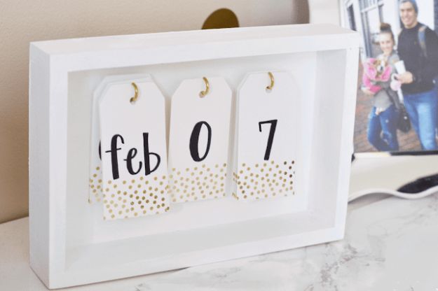 DIY Calendars - DIY Desk Calendar - Homemade Calender Ideas That Make Great Cheap Gifts for Christmas - Desk, Wall and Glass Dry Erase Organizing Calendar Projects With Step by Step Tutorials - Paint, Stamp, Magnetic, Family Planner and Organizer #diycalendar #diyideas #crafts #calendars #organizing #diygifts #calendars #diyideas