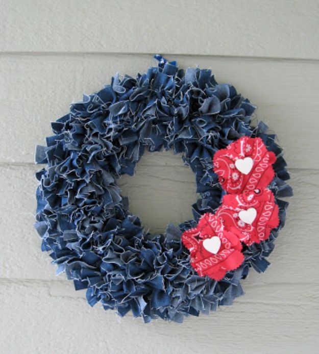 Blue Jean Upcycles - Denim Wreath - Ways to Make Old Denim Jeans Into DIY Home Decor, Handmade Gifts and Creative Fashion - Transform Old Blue Jeans into Pillows, Rugs, Kitchen and Living Room Decor, Easy Sewing Projects for Beginners #sewing #diy #crafts #upcycle