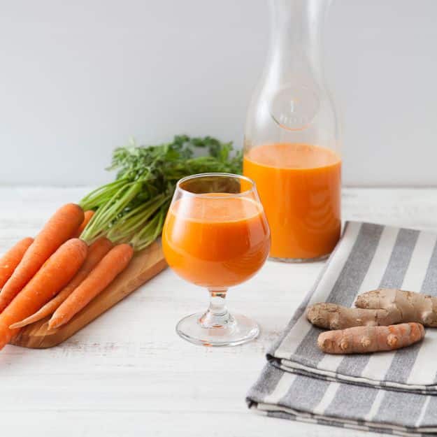 DIY Juice Recipes for Health, Detox and Energy - Ginger Carrot Orange Juice - Juicing for Beginners With Fruit and Vegetables - Recipe Ideas and Mixes for Juices That Promote Weightloss, Help With Inflammation, For Cancer, For Skin, Cleanse and for Fat Burning - Try These for Kids, for Breakfast, Lunch and Post Workout 