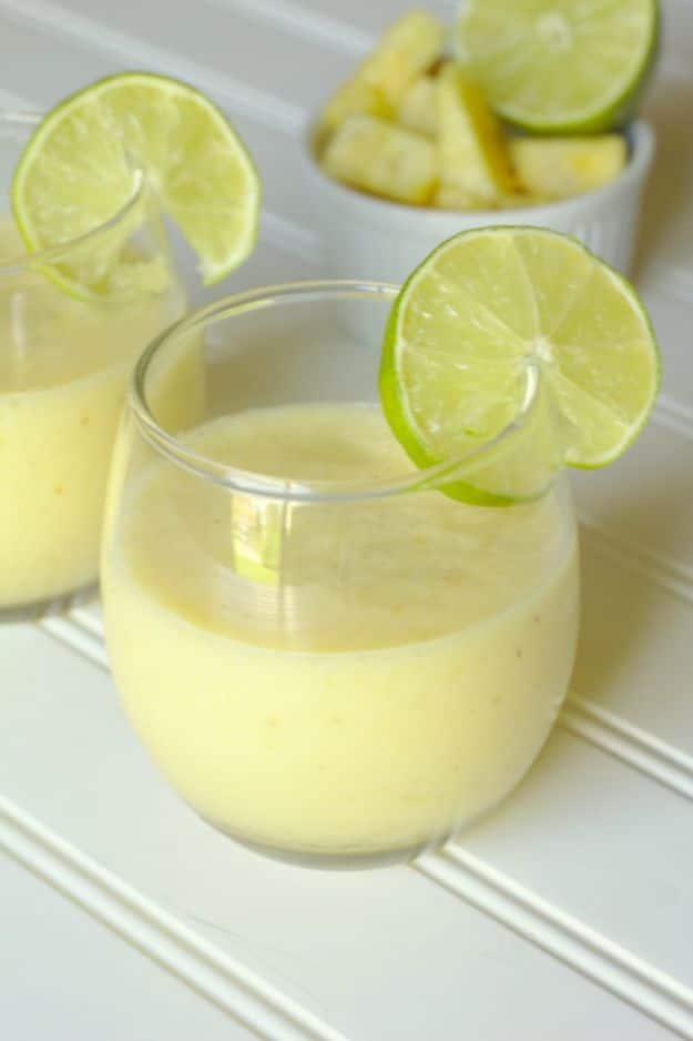 DIY Juice Recipes for Health, Detox and Energy - Piña Colada Lime Cooler - Juicing for Beginners With Fruit and Vegetables - Recipe Ideas and Mixes for Juices That Promote Weightloss, Help With Inflammation, For Cancer, For Skin, Cleanse and for Fat Burning - Try These for Kids, for Breakfast, Lunch and Post Workout 