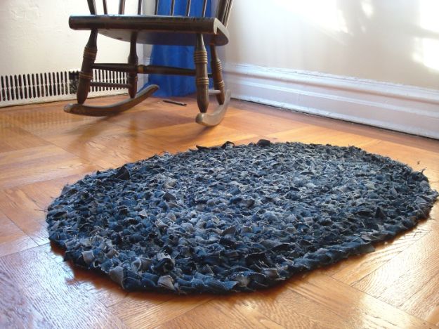 Blue Jean Upcycles - Recycled Blue Jean Rug - Ways to Make Old Denim Jeans Into DIY Home Decor, Handmade Gifts and Creative Fashion - Transform Old Blue Jeans into Pillows, Rugs, Kitchen and Living Room Decor, Easy Sewing Projects for Beginners #sewing #diy #crafts #upcycle