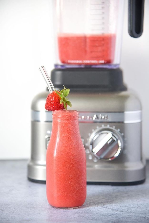 DIY Juice Recipes for Health, Detox and Energy - Strawberry Watermelon Juice- Juicing for Beginners With Fruit and Vegetables - Recipe Ideas and Mixes for Juices That Promote Weightloss, Help With Inflammation, For Cancer, For Skin, Cleanse and for Fat Burning - Try These for Kids, for Breakfast, Lunch and Post Workout 