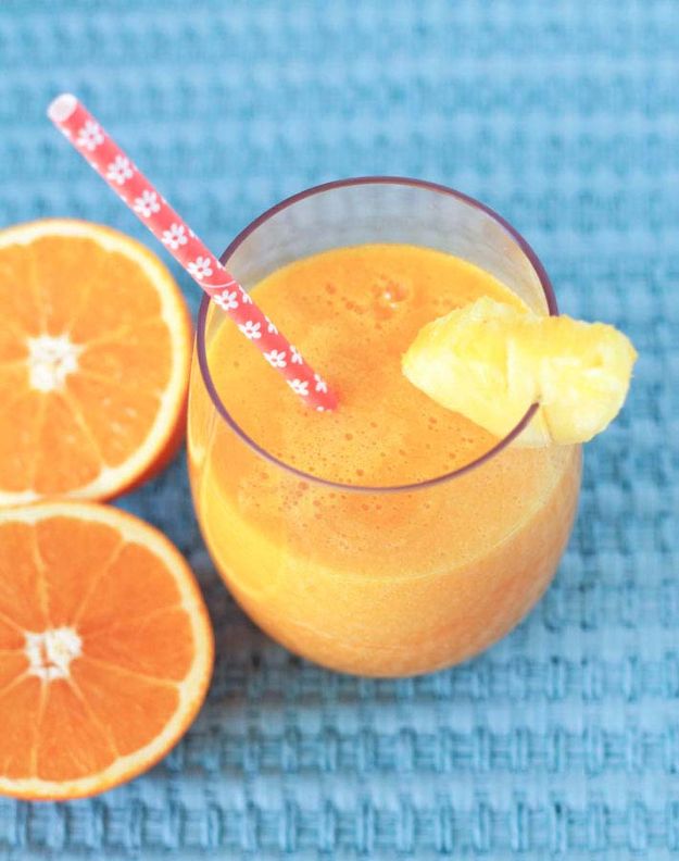 DIY Juice Recipes for Health, Detox and Energy - Tropical Pineapple Orange Mango Juice - Juicing for Beginners With Fruit and Vegetables - Recipe Ideas and Mixes for Juices That Promote Weightloss, Help With Inflammation, For Cancer, For Skin, Cleanse and for Fat Burning - Try These for Kids, for Breakfast, Lunch and Post Workout 