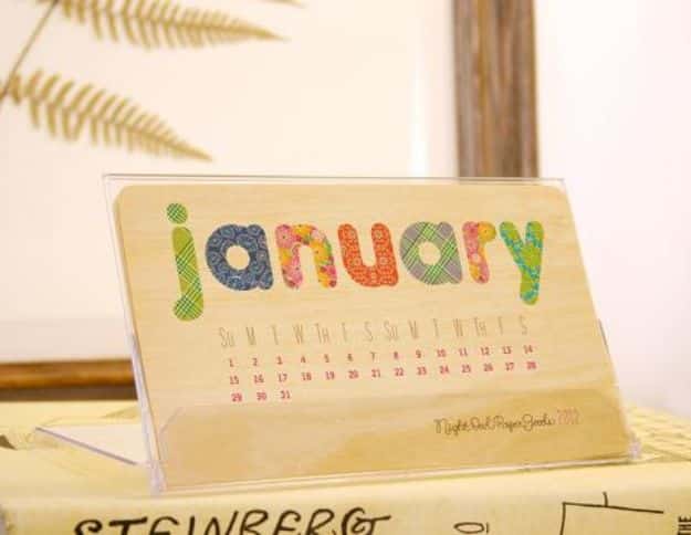 DIY Calendars - Wood Desk Calendar - Homemade Calender Ideas That Make Great Cheap Gifts for Christmas - Desk, Wall and Glass Dry Erase Organizing Calendar Projects With Step by Step Tutorials - Paint, Stamp, Magnetic, Family Planner and Organizer #diycalendar #diyideas #crafts #calendars #organizing #diygifts #calendars #diyideas