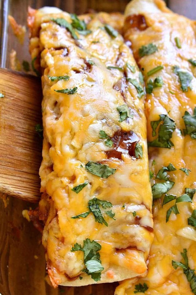 Enchiladas - BBQ Chicken Enchiladas - Best Easy Enchilada Recipes and Enchilada Casserole With Chicken, Beef, Cheese, Shrimp, Turkey and Vegetarian - Healthy Salsa for Green Verdes, Sour Cream Enchiladas Mexicanas, White Sauce, Crockpot Ideas - Dinner, Lunch and Party Food Ideas to Feed A Group or Crowd #enchiladas #mexican #recipes