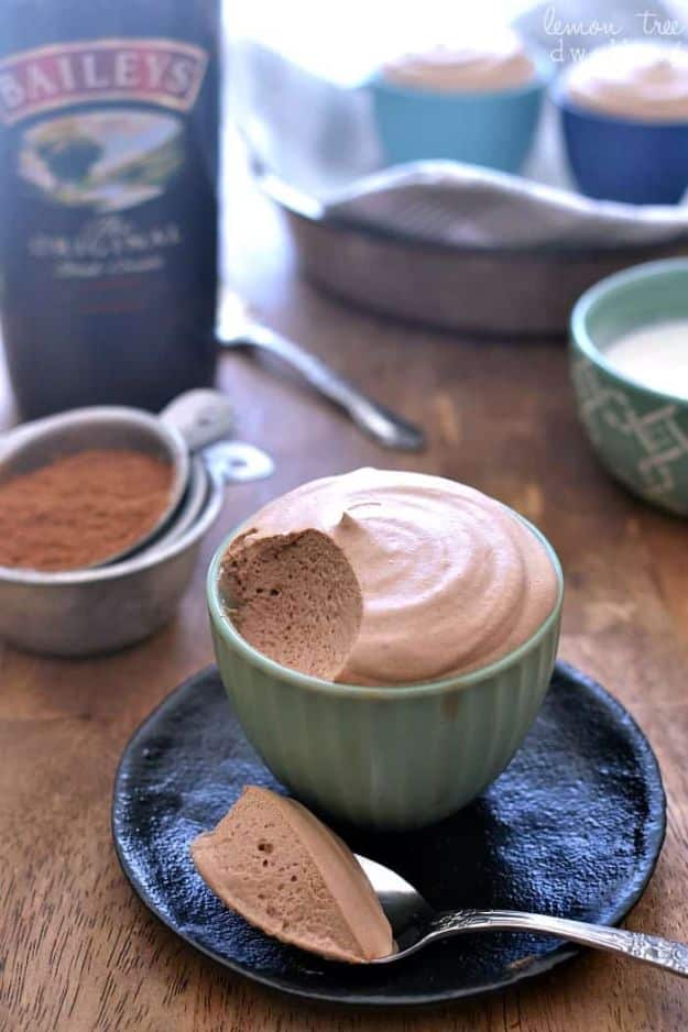 Chocolate Desserts and Recipe Ideas - Baileys Chocolate Mousse - Easy Chocolate Recipes With Mint, Peanut Butter and Caramel - Quick No Bake Dessert Idea, Healthy Desserts, Cake, Brownies, Pie and Mousse - Best Fancy Chocolates to Serve for Two 