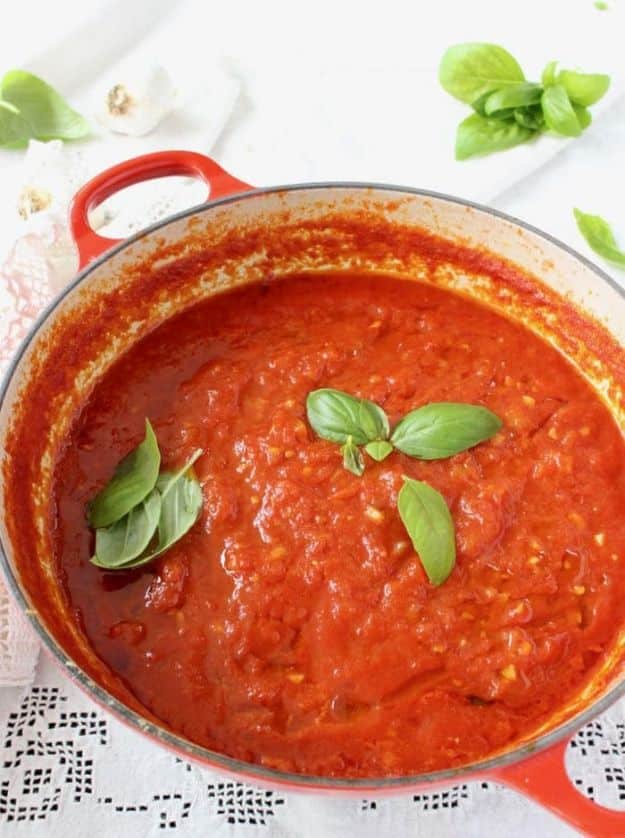 Best Italian Recipes - Best Italian Marinara Sauce - Authentic and Traditional italian dishes For Dinner, Appetizers, and Easy Lunch - Pasta with Chicken, Lasagna, Noodles With Cheese, Healthy Recipe Ideas - Party Trays and Food For A Crowd - Fettucini, Spaghetti, Alfredo Sauce, Meatballs, Grilled Steak and Fish, Soup, Seafood, Vegetarian and Crockpot Versions #italian 