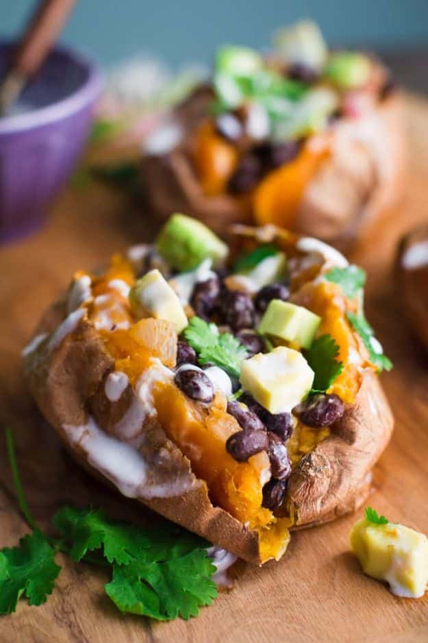  Easy Dinner Recipes - Black Bean Stuffed Sweet Potatoes - Quick and Simple Dinner Recipe Ideas for Weeknight and Last Minute Supper - Chicken, Ground Beef, Fish, Pasta, Healthy Salads, Low Fat and Vegetarian Dishes #easyrecipes #dinnerideas #recipes