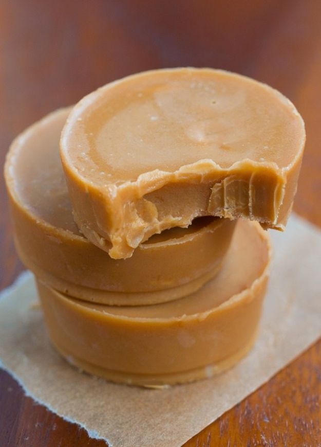 Keto Dessert Recipes - Clean Eating Almond Butter Fudge - Easy Ketogenic Diet Dessert Recipes and Recipe Ideas - Shakes, Cakes In A Mug, Low Carb Brownies, Gluten Free Cookies #keto #ketorecipes #desserts