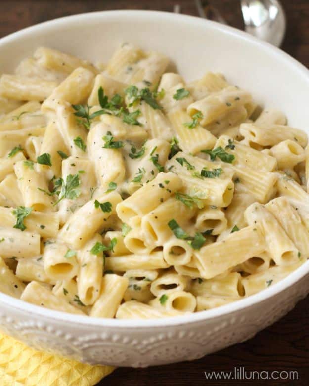 Best Pasta Recipes - Creamy Garlic Penne Pasta - Easy Pasta Recipe Ideas for Dinner, Lunch and Party Foods - Healthy and Easy Pastas With Shrimp, Beef, Chicken, Sausage, Tomato and Vegetarian - Creamy Alfredo, Marinara Red Sauce - Homemade Sauces and One Pot Meals for Quick Prep - Penne, Fettucini, Spaghetti, Ziti and Angel Hair #pasta #recipes #italian