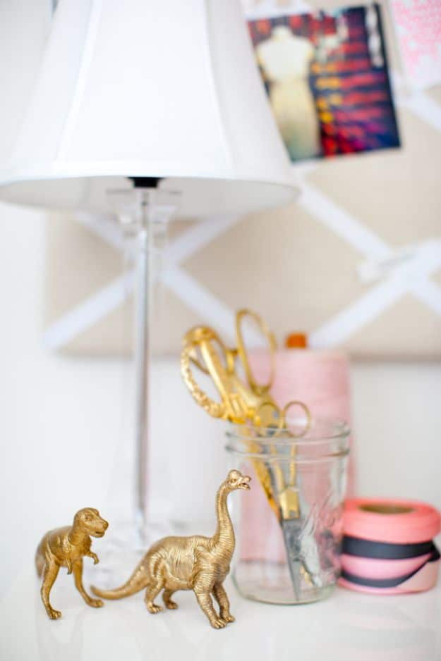 DIY Home Decor On A Budget - DIY Gold Animal Figurines - Cheap Home Decorations to Make From The Dollar Store and Dollar Tree - Inexpensive Budget Friendly Wall Art, Furniture, Table Accents, Rugs, Pillows, Bedding and Chairs - Candles, Crafts To Make for Your Bedroom, Pretty Signs and Art, Linens, Storage and Organizing Ideas for Apartments #diydecor #decoratingideas #cheaphomedecor
