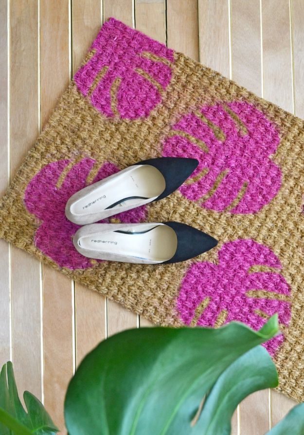 DIY Home Decor On A Budget - DIY Leaf Doormat - Cheap Home Decorations to Make From The Dollar Store and Dollar Tree - Inexpensive Budget Friendly Wall Art, Furniture, Table Accents, Rugs, Pillows, Bedding and Chairs - Candles, Crafts To Make for Your Bedroom, Pretty Signs and Art, Linens, Storage and Organizing Ideas for Apartments #diydecor #decoratingideas #cheaphomedecor