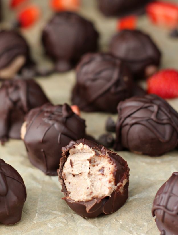 Chocolate Desserts and Recipe Ideas - Dark Chocolate Strawberry Cashew Truffles - Easy Chocolate Recipes With Mint, Peanut Butter and Caramel - Quick No Bake Dessert Idea, Healthy Desserts, Cake, Brownies, Pie and Mousse - Best Fancy Chocolates to Serve for Two 
