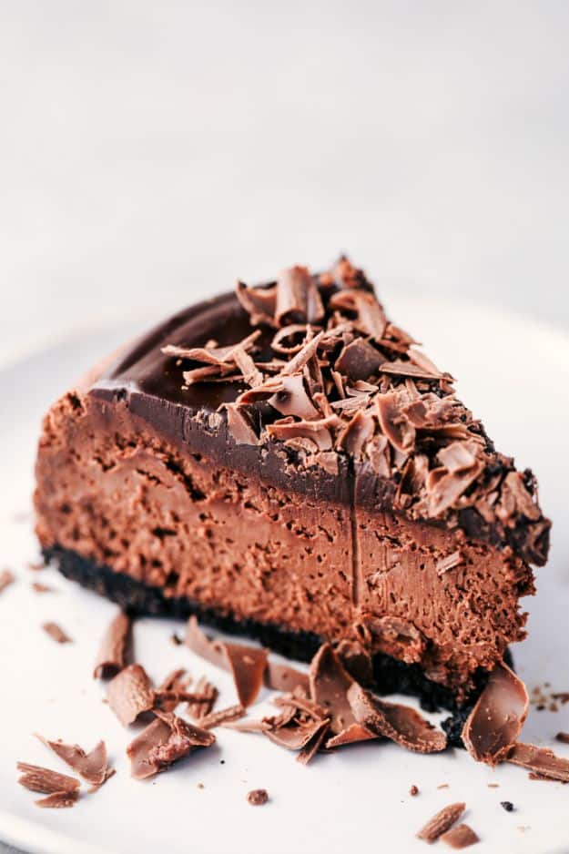 Chocolate Desserts and Recipe Ideas - Death By Chocolate Cheesecake - Easy Chocolate Recipes With Mint, Peanut Butter and Caramel - Quick No Bake Dessert Idea, Healthy Desserts, Cake, Brownies, Pie and Mousse - Best Fancy Chocolates to Serve for Two 