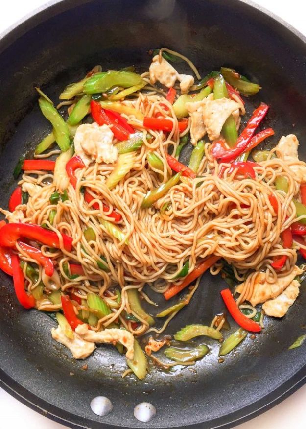 Easy Healthy Chicken Recipes -Easy Healthy Chicken Lo Mein - Lunch and Dinner Ideas, Party Foods and Casseroles, Idea for the Grill and Salads- Chicken Breast, Baked, Roastedf and Grilled Chicken #recipes #healthy #chicken