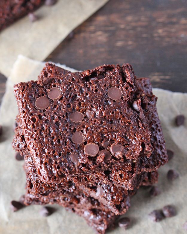 Chocolate Desserts and Recipe Ideas - Easy Paleo Brownie Brittle Bark - Easy Chocolate Recipes With Mint, Peanut Butter and Caramel - Quick No Bake Dessert Idea, Healthy Desserts, Cake, Brownies, Pie and Mousse - Best Fancy Chocolates to Serve for Two 