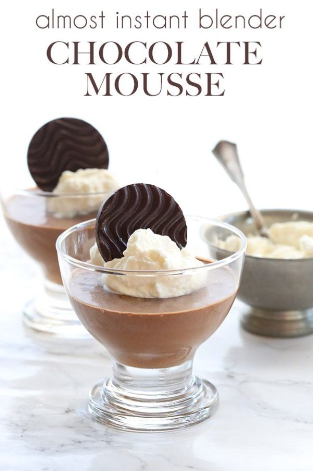 Keto Dessert Recipes - Easy low Carb Chocolate Mousse - Easy Ketogenic Diet Dessert Recipes and Recipe Ideas - Shakes, Cakes In A Mug, Low Carb Brownies, Gluten Free Cookies #keto #ketorecipes #desserts