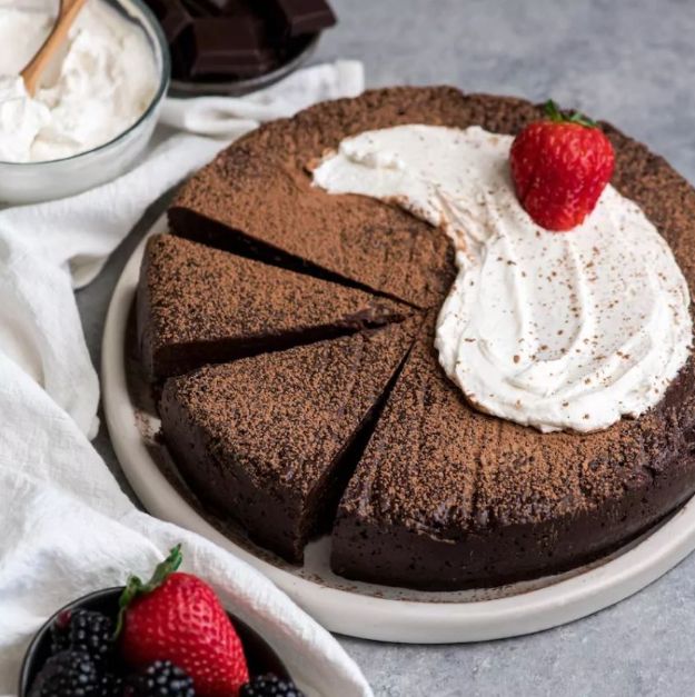 Chocolate Desserts and Recipe Ideas - Flourless Chocolate Truffle Cake - Easy Chocolate Recipes With Mint, Peanut Butter and Caramel - Quick No Bake Dessert Idea, Healthy Desserts, Cake, Brownies, Pie and Mousse - Best Fancy Chocolates to Serve for Two 