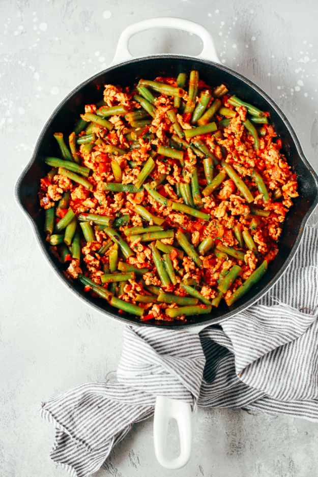  Easy Dinner Recipes - Ground Turkey Skillet with Green Beans - Quick and Simple Dinner Recipe Ideas for Weeknight and Last Minute Supper - Chicken, Ground Beef, Fish, Pasta, Healthy Salads, Low Fat and Vegetarian Dishes #easyrecipes #dinnerideas #recipes