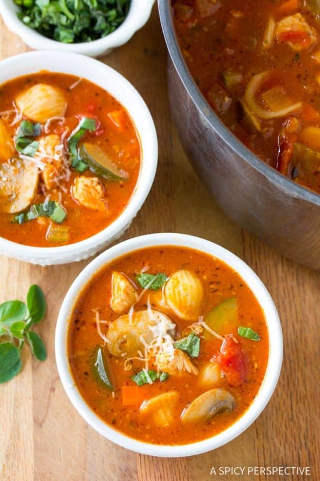 Easy Healthy Chicken Recipes - Healthy Chicken Cacciatore Soup - Lunch and Dinner Ideas, Party Foods and Casseroles, Idea for the Grill and Salads- Chicken Breast, Baked, Roastedf and Grilled Chicken #recipes #healthy #chicken