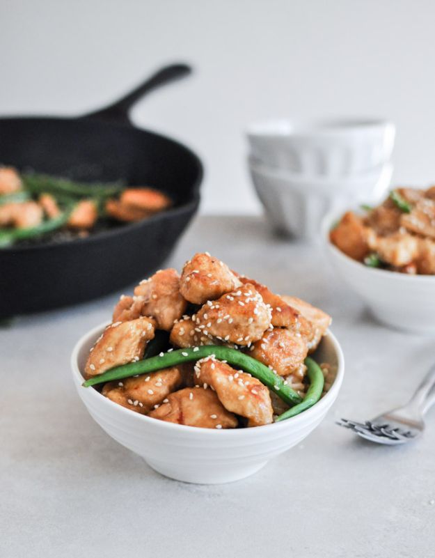 Easy Healthy Chicken Recipes - Healthy Sesame Chicken Skillet - Lunch and Dinner Ideas, Party Foods and Casseroles, Idea for the Grill and Salads- Chicken Breast, Baked, Roastedf and Grilled Chicken #recipes #healthy #chicken