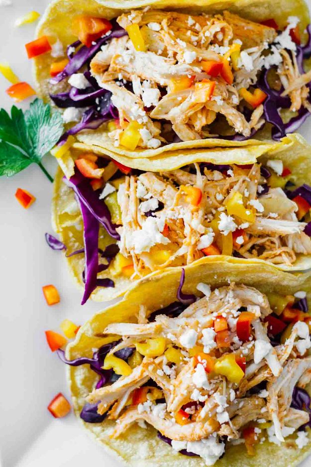 Easy Healthy Chicken Recipes - Healthy Sriracha Shredded Chicken Tacos - Lunch and Dinner Ideas, Party Foods and Casseroles, Idea for the Grill and Salads- Chicken Breast, Baked, Roastedf and Grilled Chicken #recipes #healthy #chicken