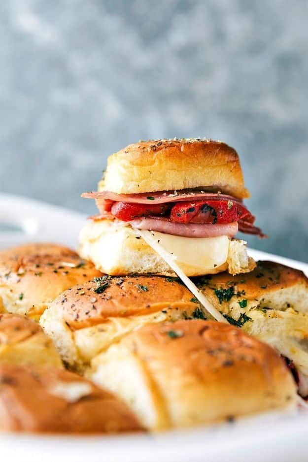 Best Italian Recipes - Hot Italian Sliders - Authentic and Traditional italian dishes For Dinner, Appetizers, and Easy Lunch - Pasta with Chicken, Lasagna, Noodles With Cheese, Healthy Recipe Ideas - Party Trays and Food For A Crowd - Fettucini, Spaghetti, Alfredo Sauce, Meatballs, Grilled Steak and Fish, Soup, Seafood, Vegetarian and Crockpot Versions #italian 