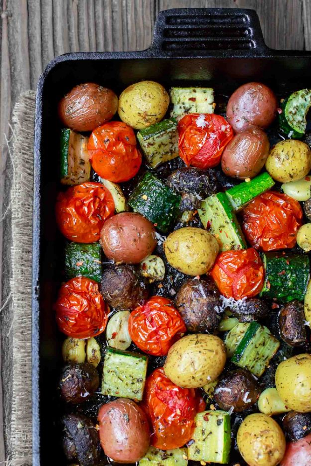 Best Italian Recipes - Italian Oven Roasted Vegetables - Authentic and Traditional italian dishes For Dinner, Appetizers, and Easy Lunch - Pasta with Chicken, Lasagna, Noodles With Cheese, Healthy Recipe Ideas - Party Trays and Food For A Crowd - Fettucini, Spaghetti, Alfredo Sauce, Meatballs, Grilled Steak and Fish, Soup, Seafood, Vegetarian and Crockpot Versions #italian 