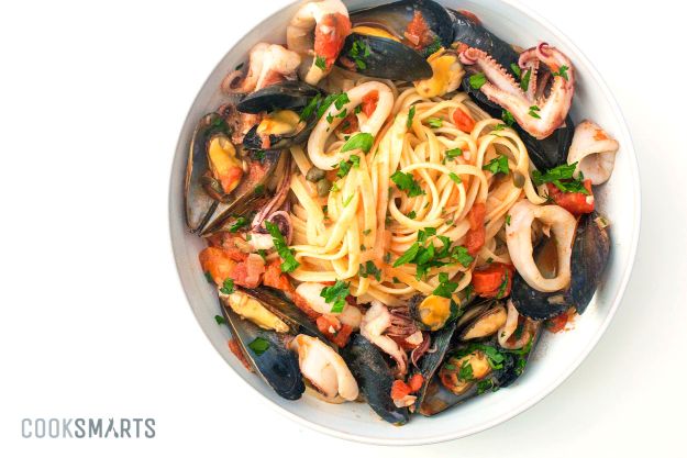 Best Pasta Recipes -Italian Seafood Pasta with Mussels & Calamari - Easy Pasta Recipe Ideas for Dinner, Lunch and Party Foods - Healthy and Easy Pastas With Shrimp, Beef, Chicken, Sausage, Tomato and Vegetarian - Creamy Alfredo, Marinara Red Sauce - Homemade Sauces and One Pot Meals for Quick Prep - Penne, Fettucini, Spaghetti, Ziti and Angel Hair #pasta #recipes #italian