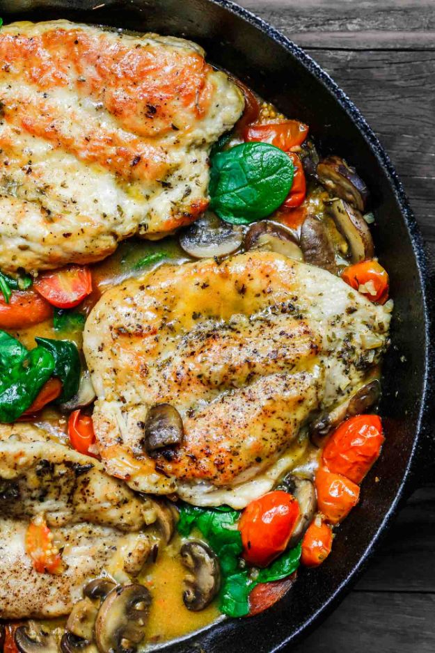 Best Italian Recipes - Italian Skillet Chicken With Tomatoes and Mushrooms - Authentic and Traditional italian dishes For Dinner, Appetizers, and Easy Lunch - Pasta with Chicken, Lasagna, Noodles With Cheese, Healthy Recipe Ideas - Party Trays and Food For A Crowd - Fettucini, Spaghetti, Alfredo Sauce, Meatballs, Grilled Steak and Fish, Soup, Seafood, Vegetarian and Crockpot Versions #italian 