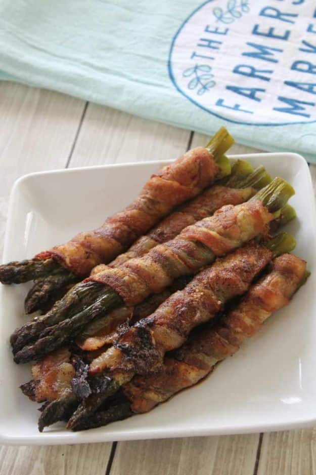 Keto Snacks - Keto Friendly Bacon Wrapped Asparagus - Keto Snack Recipes and Easy Low Carb Foods for the Ketogenic Diet On the Go #keto #ketodiet #ketorecipes