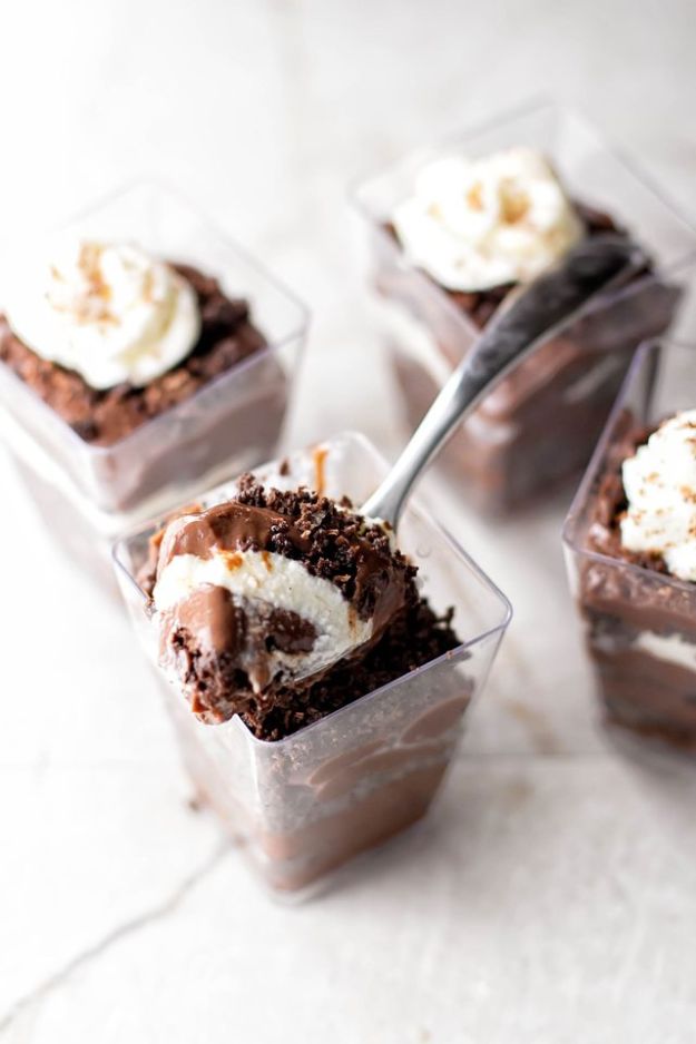 Chocolate Desserts and Recipe Ideas - Mini Chocolate Pudding Parfaits - Easy Chocolate Recipes With Mint, Peanut Butter and Caramel - Quick No Bake Dessert Idea, Healthy Desserts, Cake, Brownies, Pie and Mousse - Best Fancy Chocolates to Serve for Two 