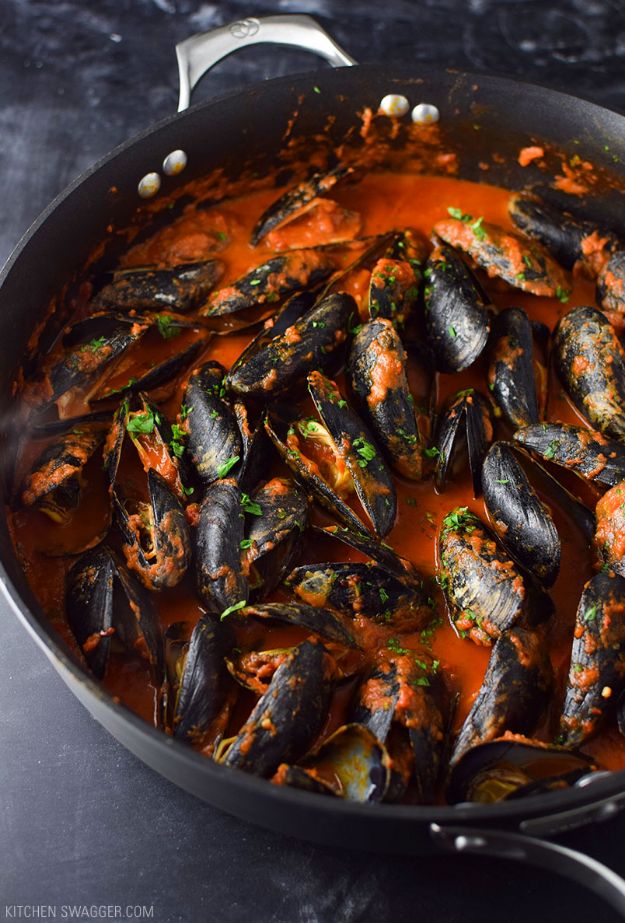 Best Italian Recipes - Mussels in Spicy Red Arrabbiata Sauce - Authentic and Traditional italian dishes For Dinner, Appetizers, and Easy Lunch - Pasta with Chicken, Lasagna, Noodles With Cheese, Healthy Recipe Ideas - Party Trays and Food For A Crowd - Fettucini, Spaghetti, Alfredo Sauce, Meatballs, Grilled Steak and Fish, Soup, Seafood, Vegetarian and Crockpot Versions #italian 