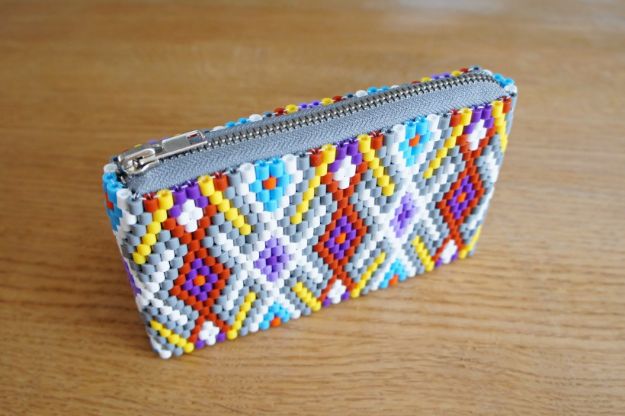 DIY perler bead crafts - Perler Purse - Cute Accessories and Homemade Decor That Make Creative DIY Gifts - Plastic Melted Beads Make Cool Art for Walls, Jewelry and Things To Make When You are Bored #diy #crafts