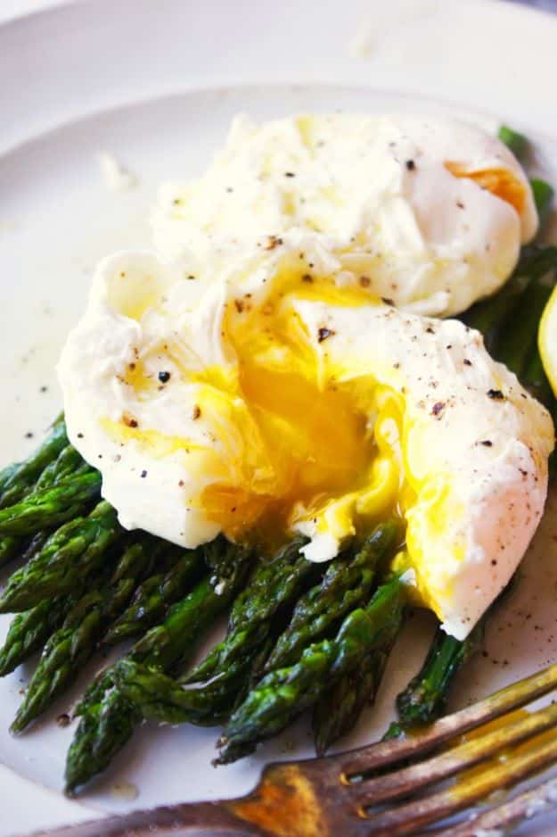 Asparagus Recipes - Poached Eggs Over Asparagus - DIY Asparagus Recipe Ideas for Homemade Soups, Sides and Salads - Easy Tutorials for Roasted, Sauteed, Steamed, Baked, Grilled and Pureed Asparagus - Party Foods, Quick Dinners, Dishes With Cheese, Vegetarian and Vegan Options - Healthy Recipes With Step by Step Instructions 
