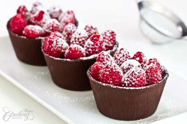 Chocolate Desserts and Recipe Ideas - Raspberry Chocolate Cups - Easy Chocolate Recipes With Mint, Peanut Butter and Caramel - Quick No Bake Dessert Idea, Healthy Desserts, Cake, Brownies, Pie and Mousse - Best Fancy Chocolates to Serve for Two 