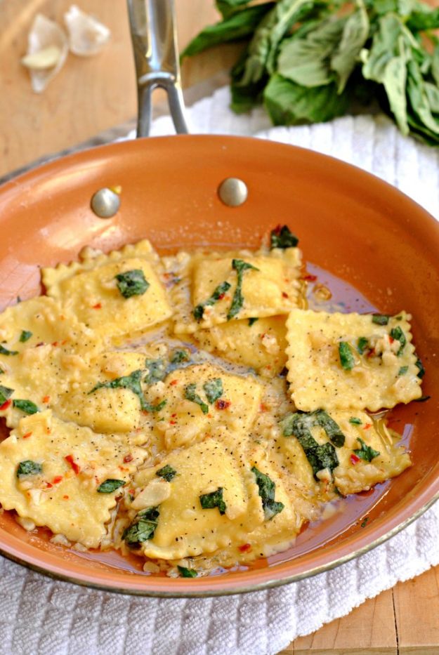 Best Italian Recipes - Ravioli With Garlic Basil Oil - Authentic and Traditional italian dishes For Dinner, Appetizers, and Easy Lunch - Pasta with Chicken, Lasagna, Noodles With Cheese, Healthy Recipe Ideas - Party Trays and Food For A Crowd - Fettucini, Spaghetti, Alfredo Sauce, Meatballs, Grilled Steak and Fish, Soup, Seafood, Vegetarian and Crockpot Versions #italian 
